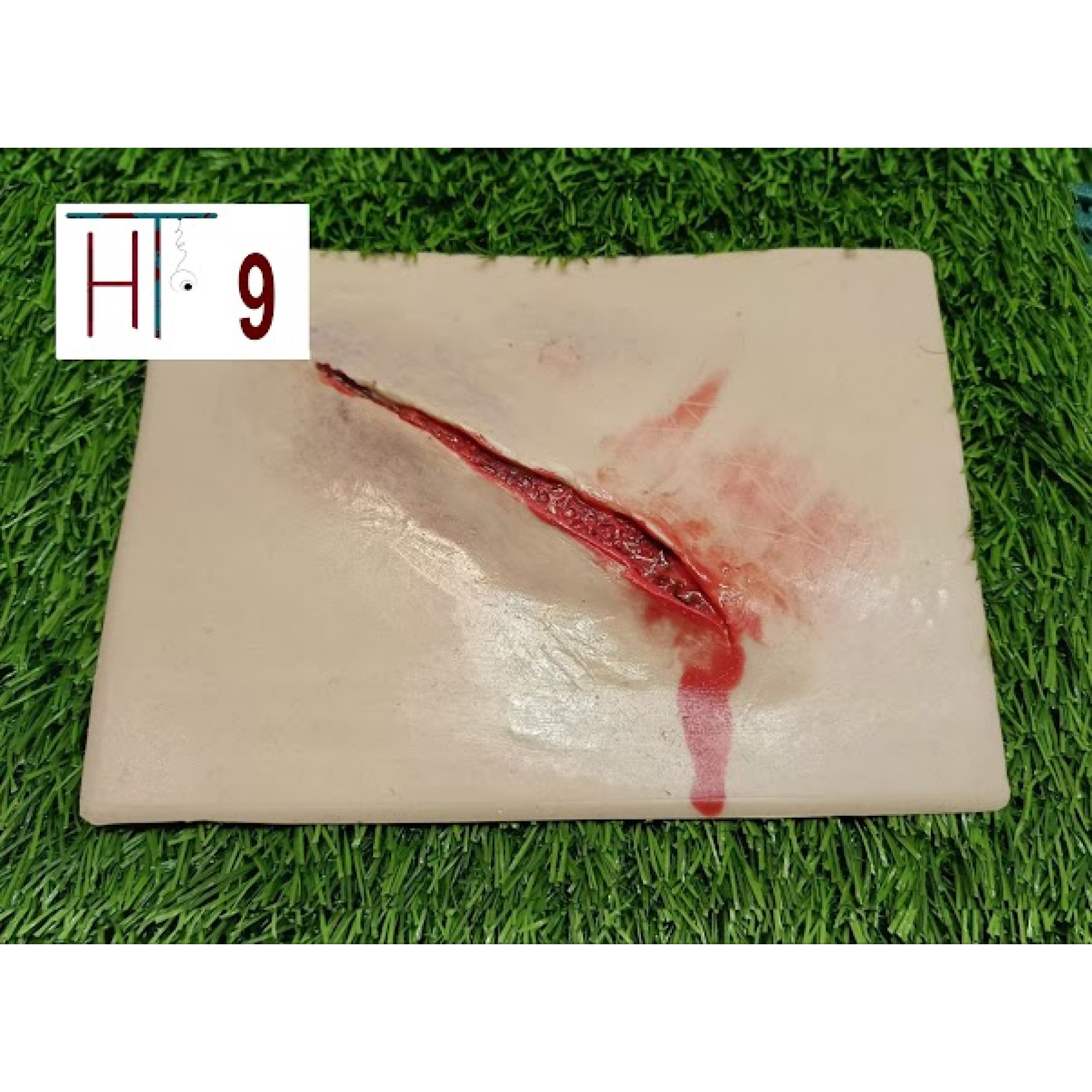 trenuvalna-nakladka-rizana-rana-z-neznachnoiu-krovotechieiu-1-1700x1700-1.jpg Training pad – incised wound with minor bleeding - Image 1